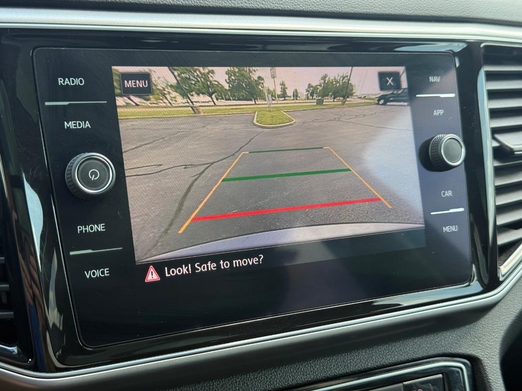 Volkswagen Atlas Vehicle Full-screen Gallery Image 18