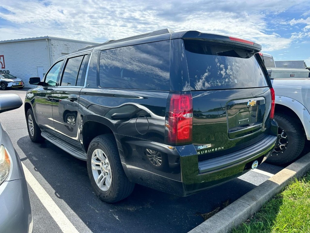 Chevrolet Suburban Vehicle Full-screen Gallery Image 04