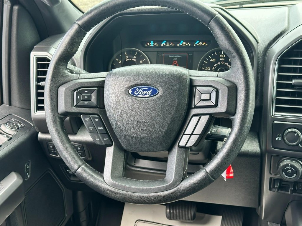 Ford F-150 Vehicle Full-screen Gallery Image 12