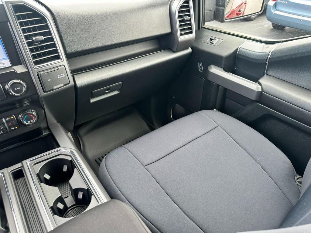 Ford F-150 Vehicle Full-screen Gallery Image 15
