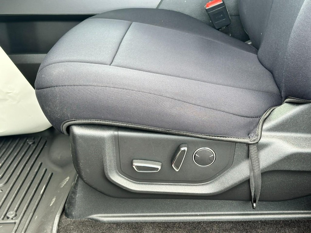 Ford F-150 Vehicle Full-screen Gallery Image 17