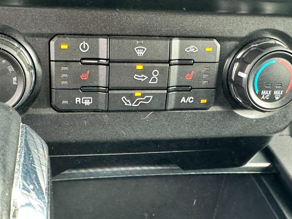 Ford F-150 Vehicle Full-screen Gallery Image 21