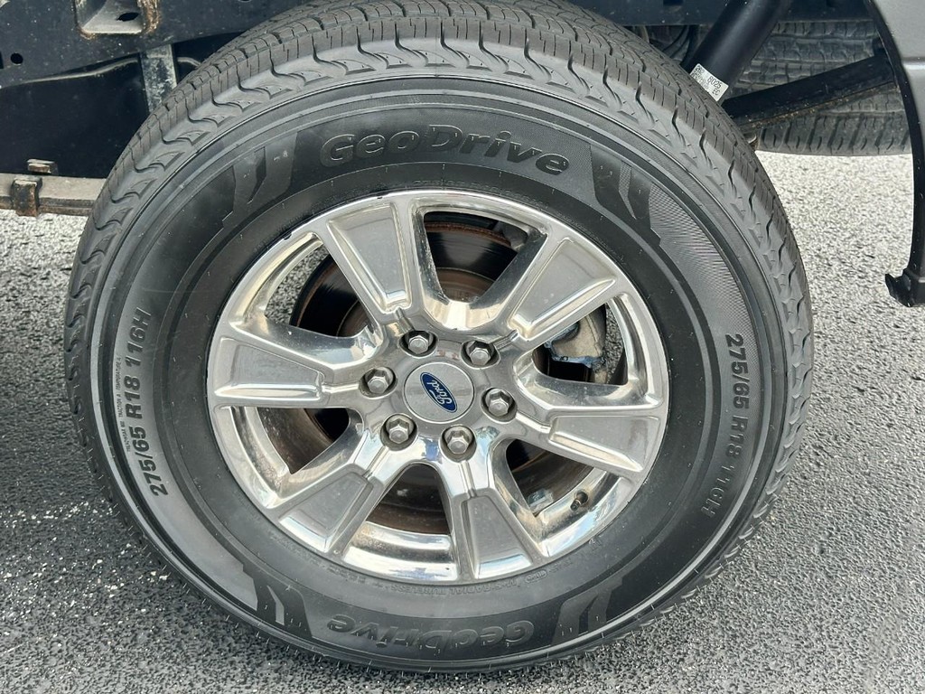 Ford F-150 Vehicle Full-screen Gallery Image 07