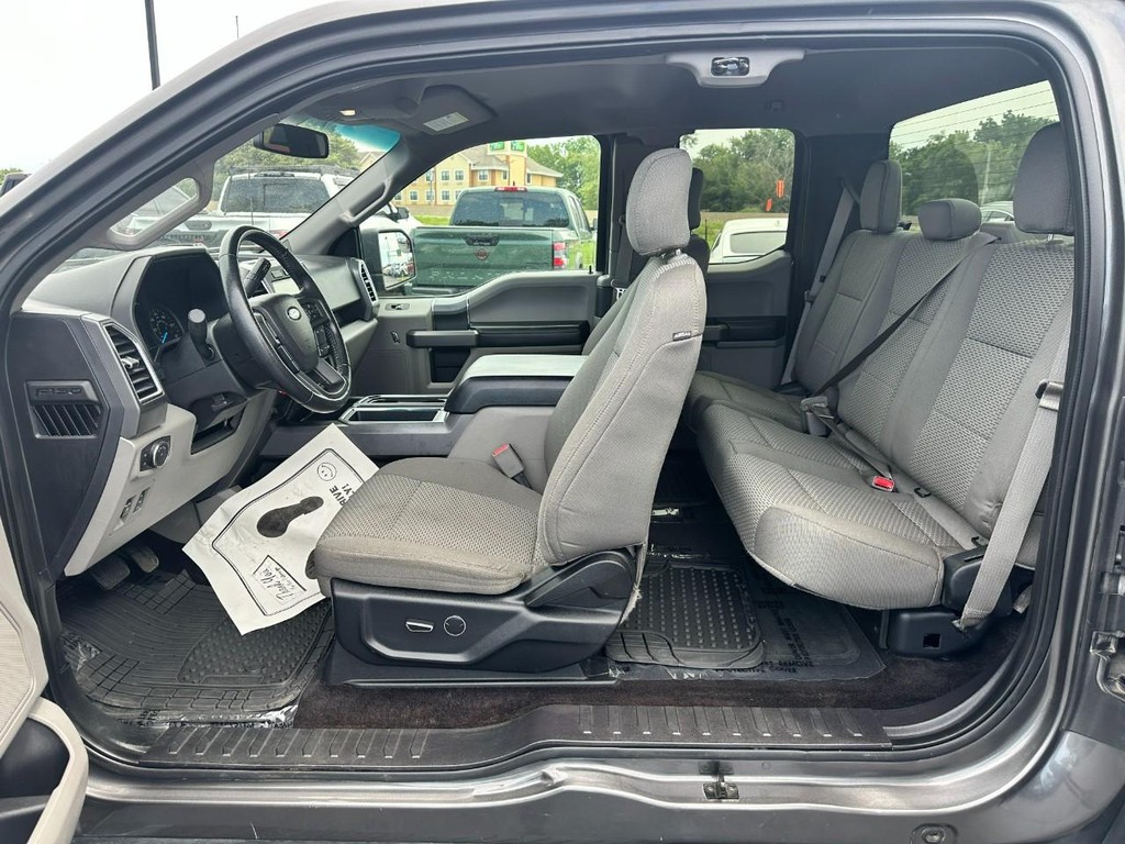 Ford F-150 Vehicle Full-screen Gallery Image 10