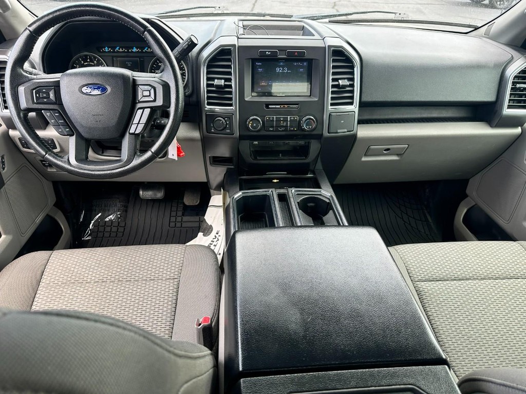 Ford F-150 Vehicle Full-screen Gallery Image 11