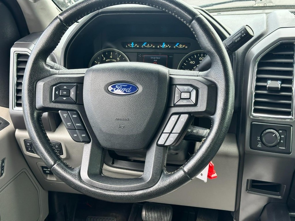 Ford F-150 Vehicle Full-screen Gallery Image 12