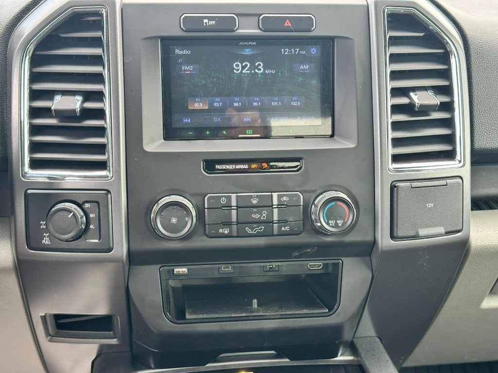 Ford F-150 Vehicle Full-screen Gallery Image 13