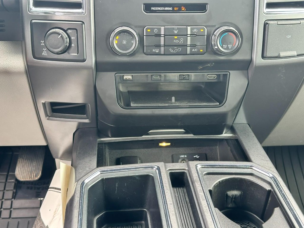 Ford F-150 Vehicle Full-screen Gallery Image 14