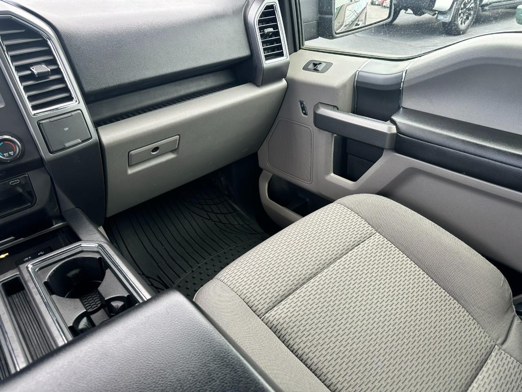 Ford F-150 Vehicle Full-screen Gallery Image 15