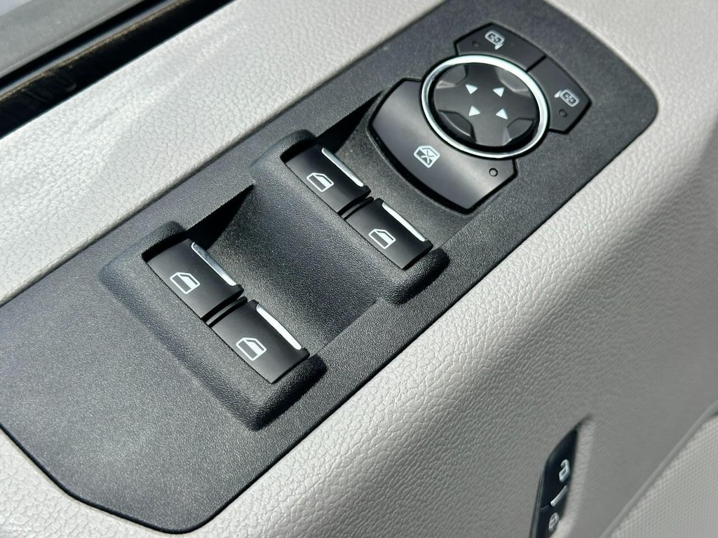 Ford F-150 Vehicle Full-screen Gallery Image 16