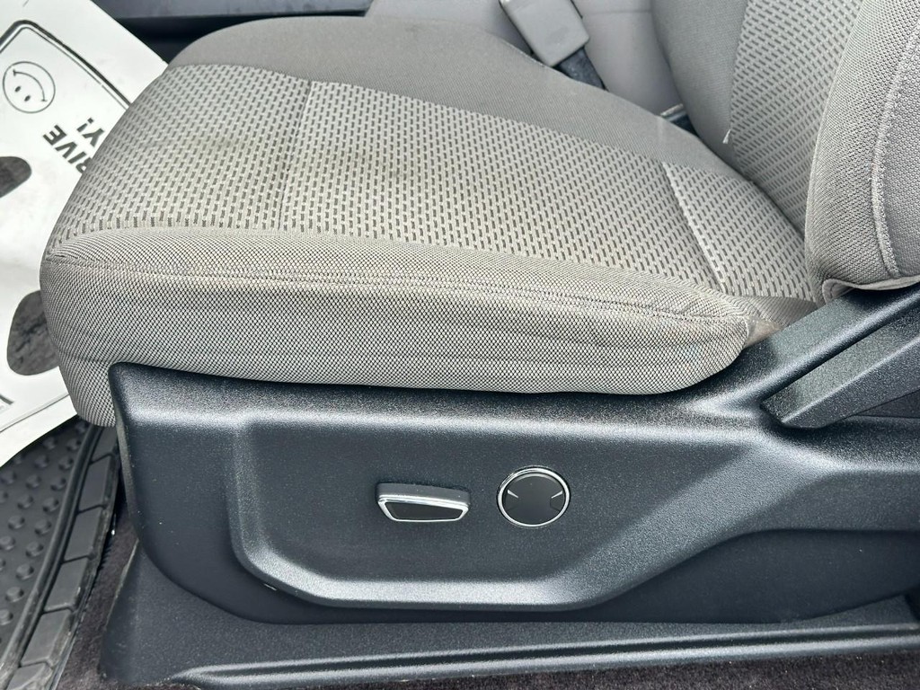 Ford F-150 Vehicle Full-screen Gallery Image 17