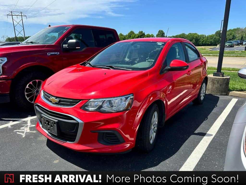 Chevrolet Sonic Vehicle Full-screen Gallery Image 01