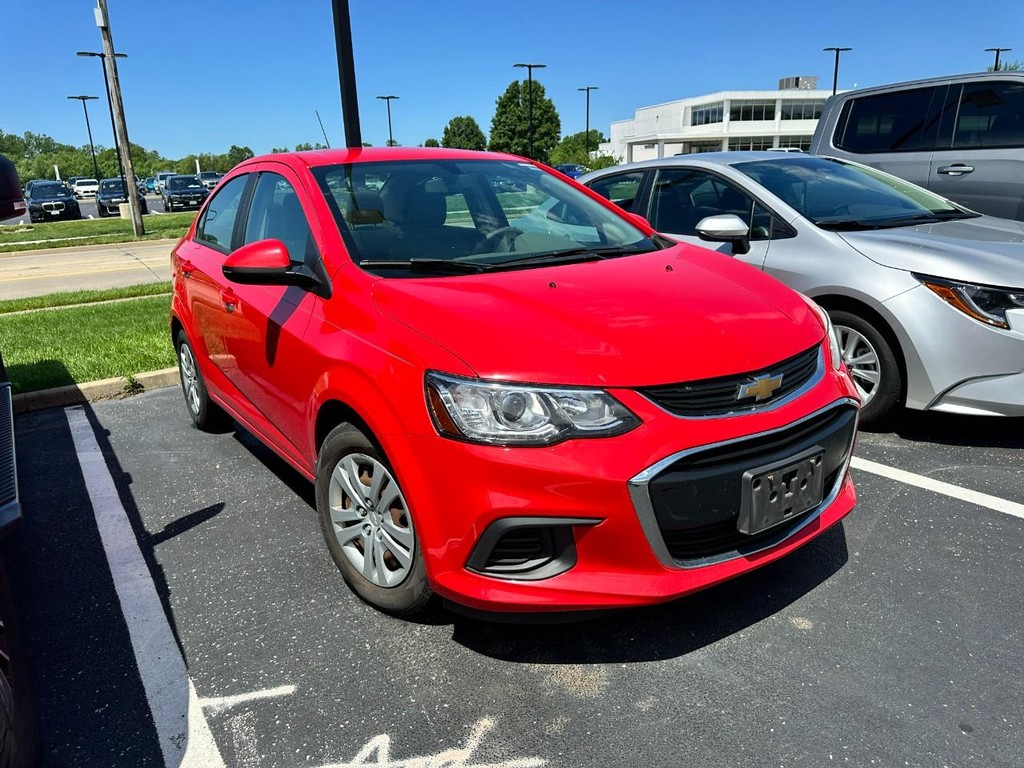 Chevrolet Sonic Vehicle Full-screen Gallery Image 02