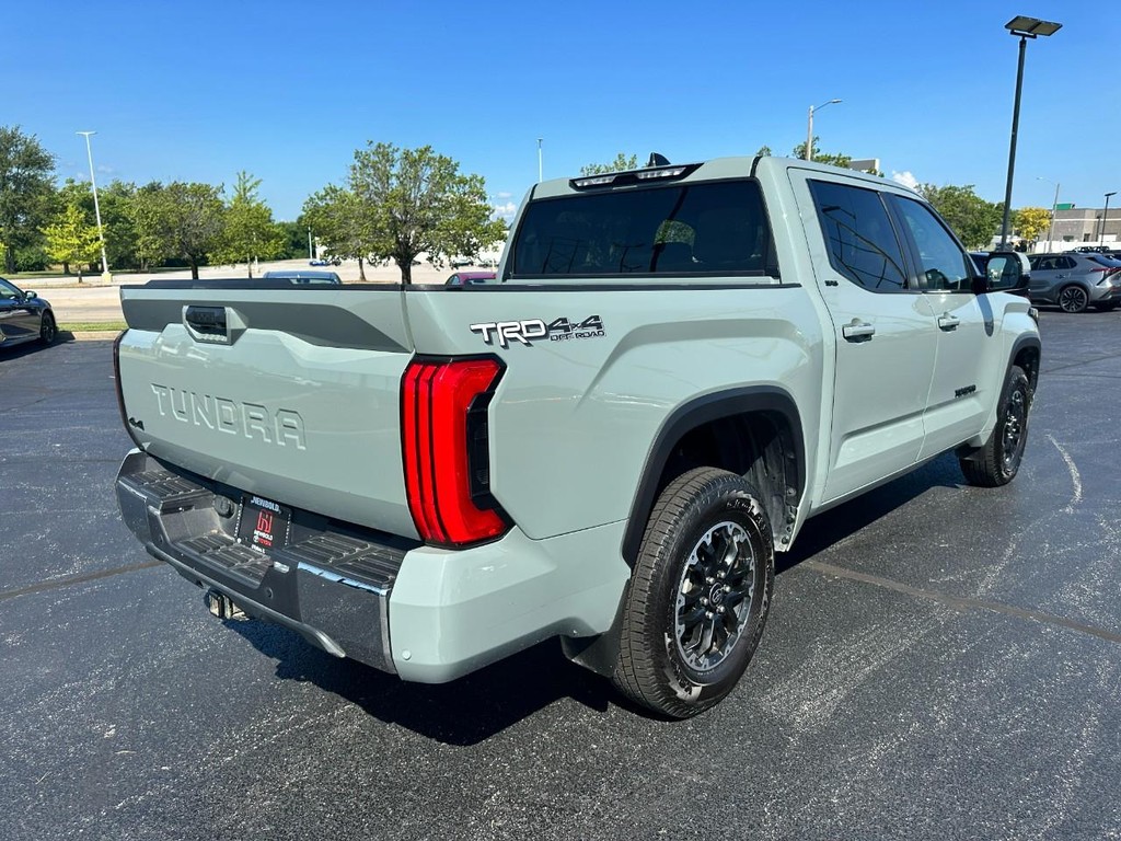 Toyota Tundra 4WD Vehicle Full-screen Gallery Image 04