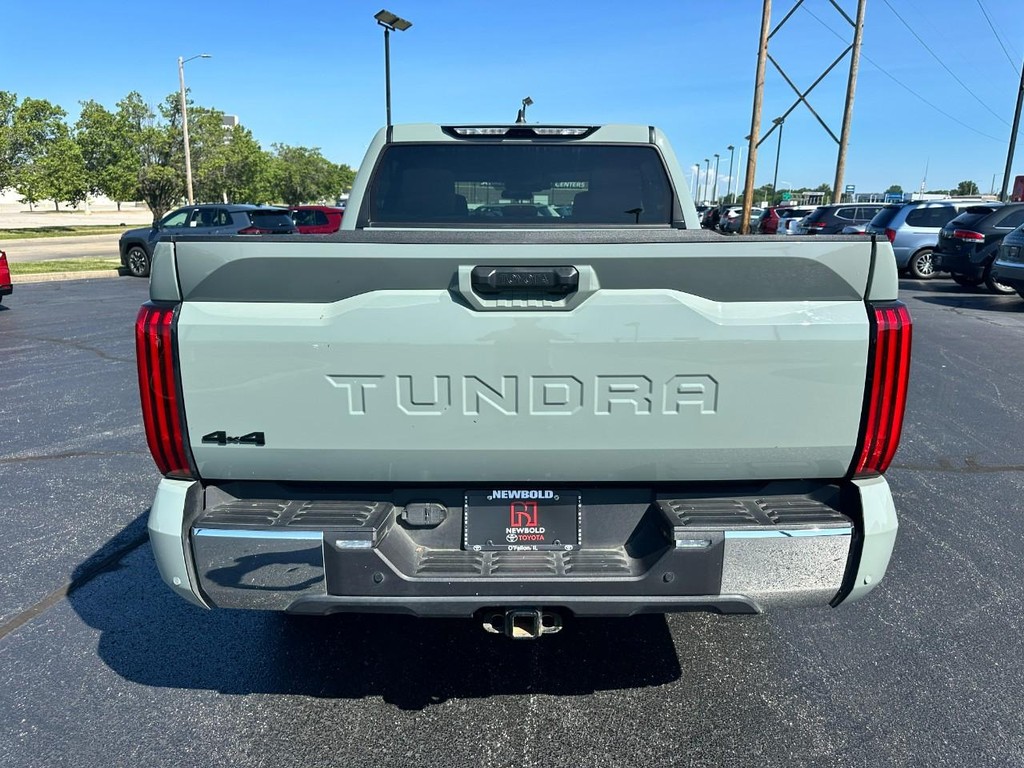 Toyota Tundra 4WD Vehicle Full-screen Gallery Image 05