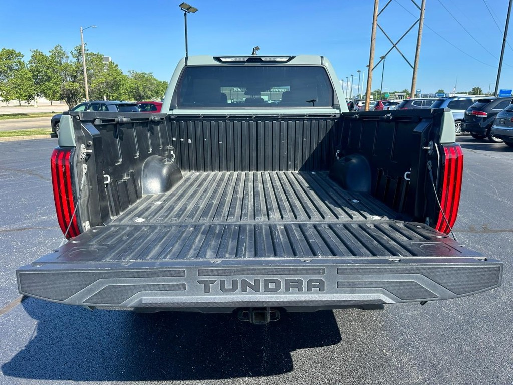 Toyota Tundra 4WD Vehicle Full-screen Gallery Image 06