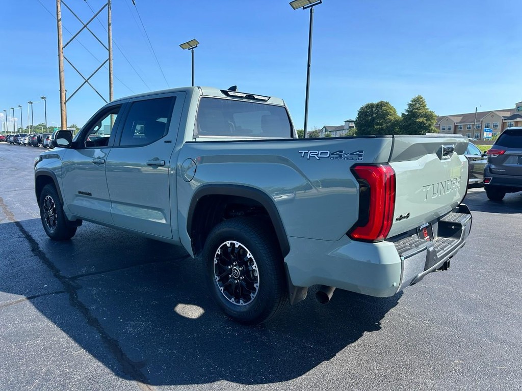 Toyota Tundra 4WD Vehicle Full-screen Gallery Image 07