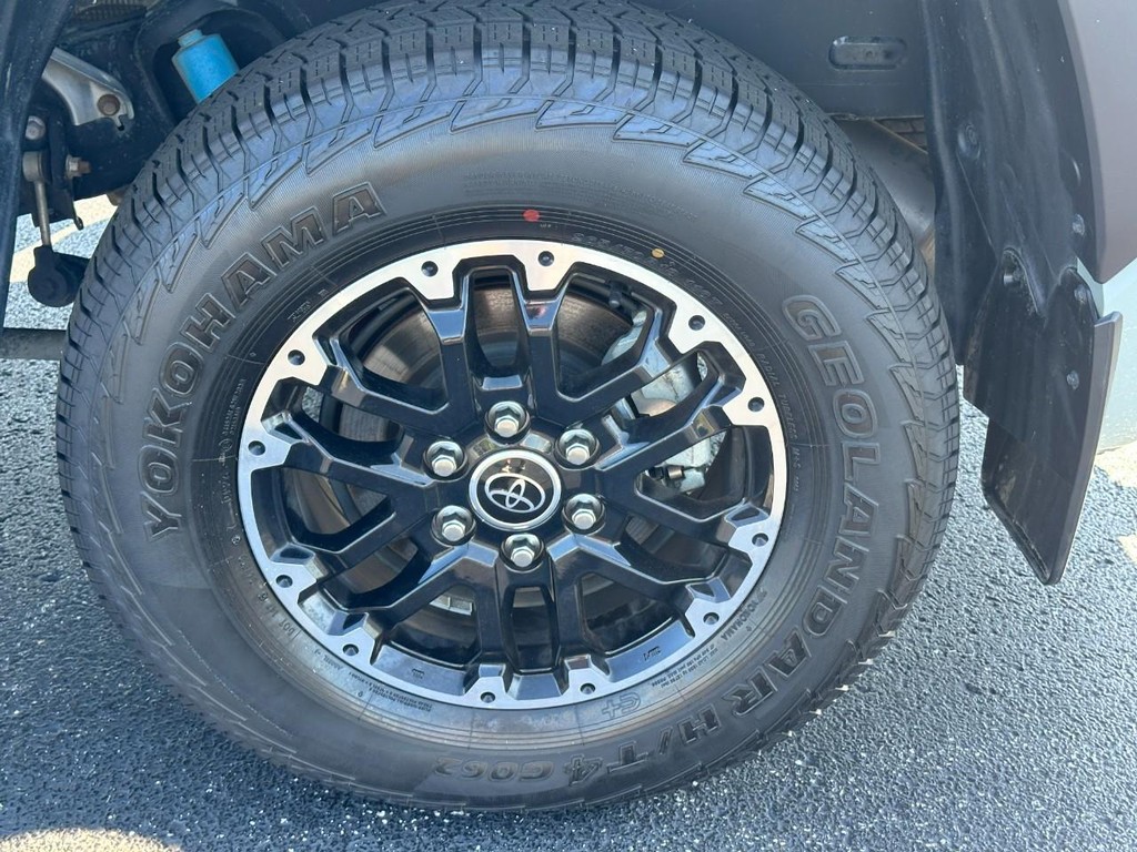 Toyota Tundra 4WD Vehicle Full-screen Gallery Image 08