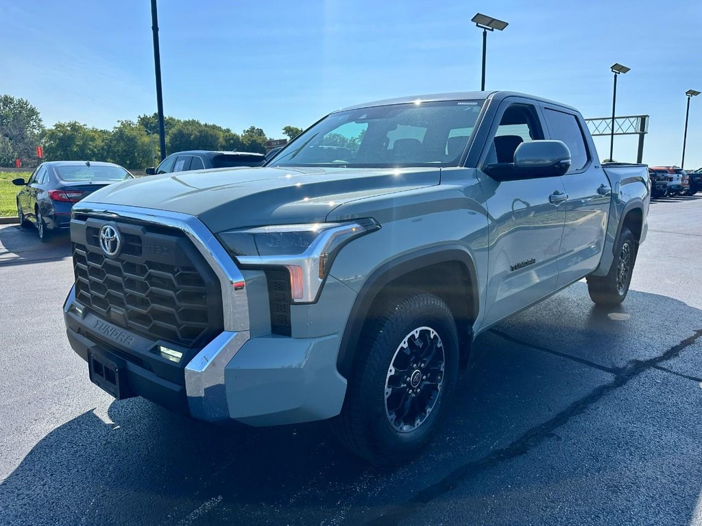 Toyota Tundra 4WD Vehicle Full-screen Gallery Image 09
