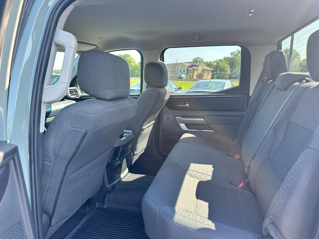 Toyota Tundra 4WD Vehicle Full-screen Gallery Image 11