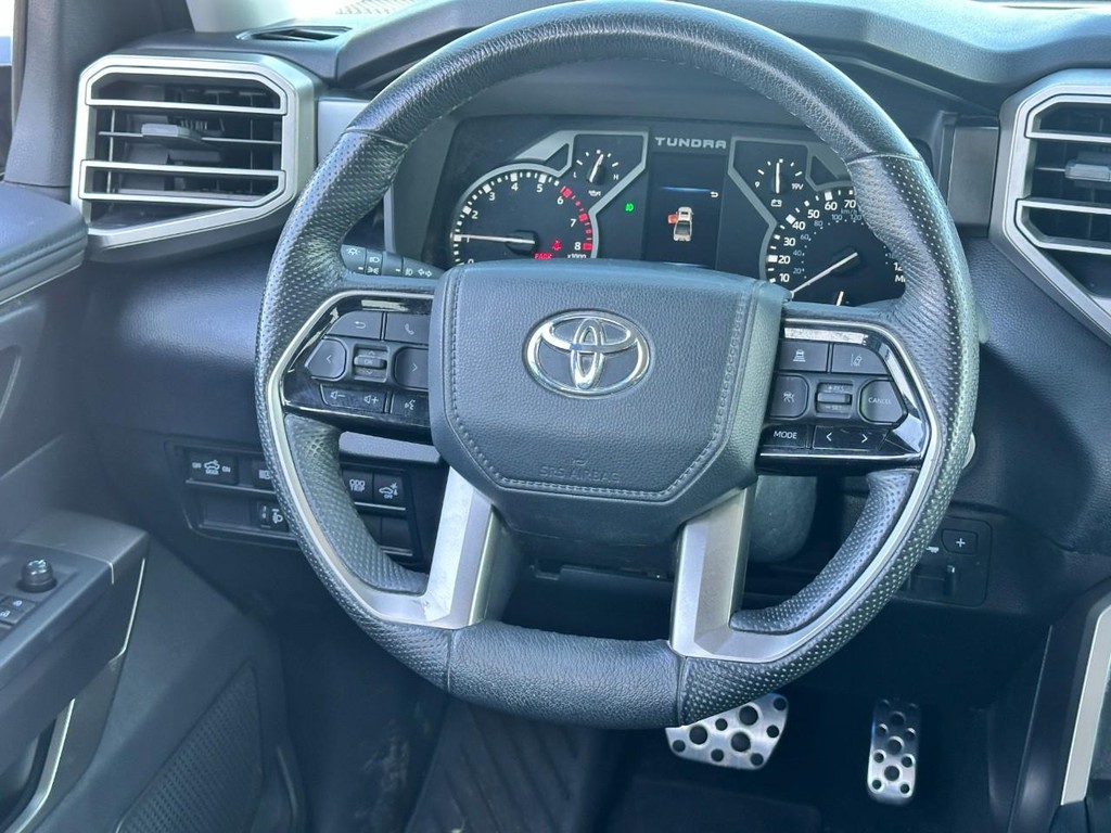 Toyota Tundra 4WD Vehicle Full-screen Gallery Image 12
