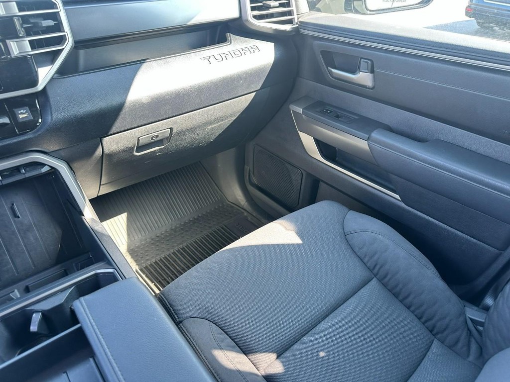 Toyota Tundra 4WD Vehicle Full-screen Gallery Image 15