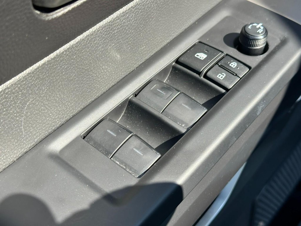 Toyota Tundra 4WD Vehicle Full-screen Gallery Image 16