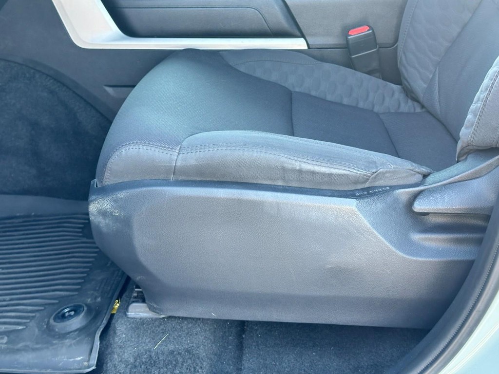 Toyota Tundra 4WD Vehicle Full-screen Gallery Image 17
