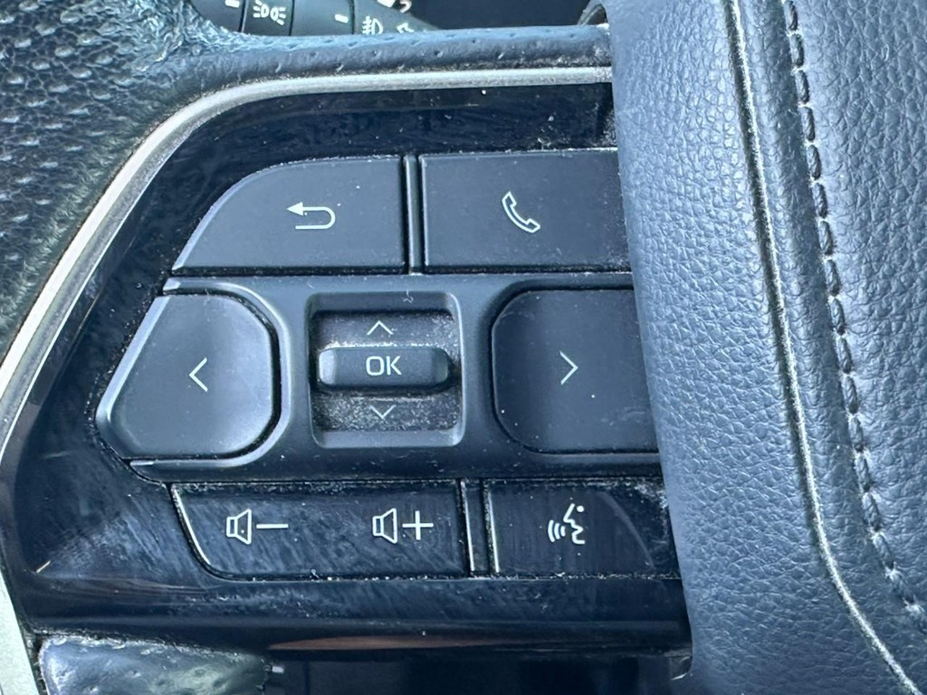 Toyota Tundra 4WD Vehicle Full-screen Gallery Image 18