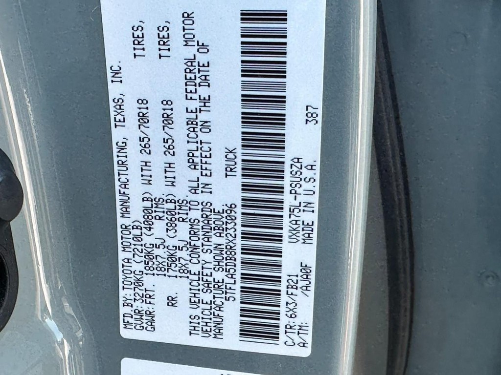 Toyota Tundra 4WD Vehicle Full-screen Gallery Image 22