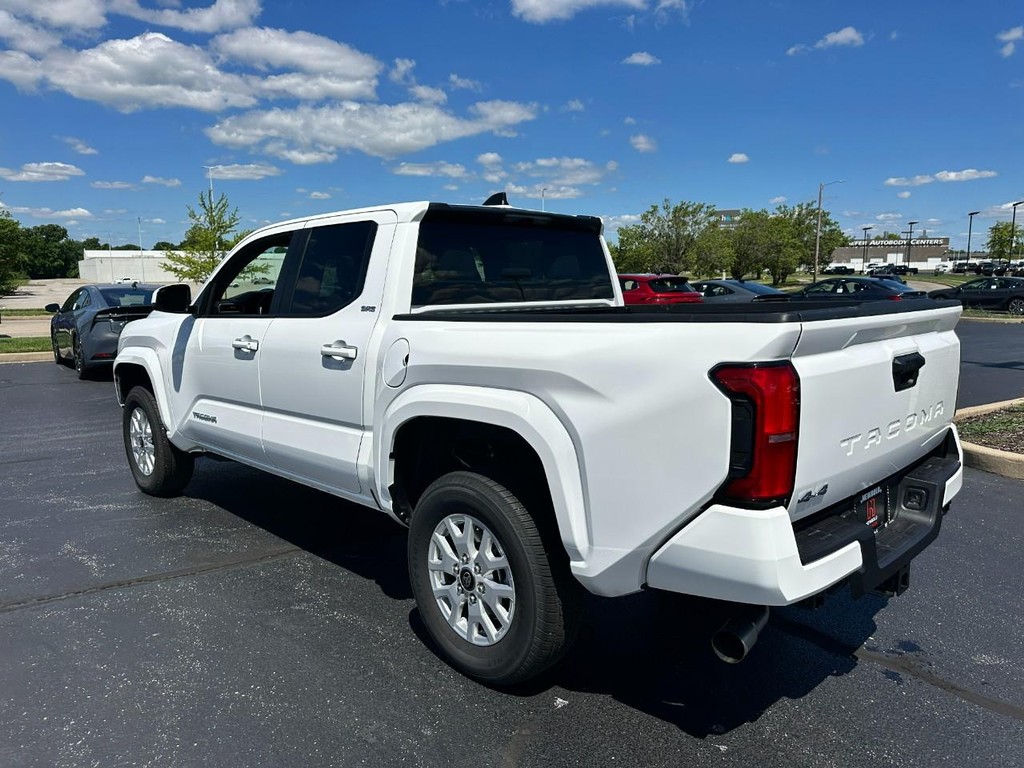 Toyota Tacoma 4WD Vehicle Full-screen Gallery Image 07