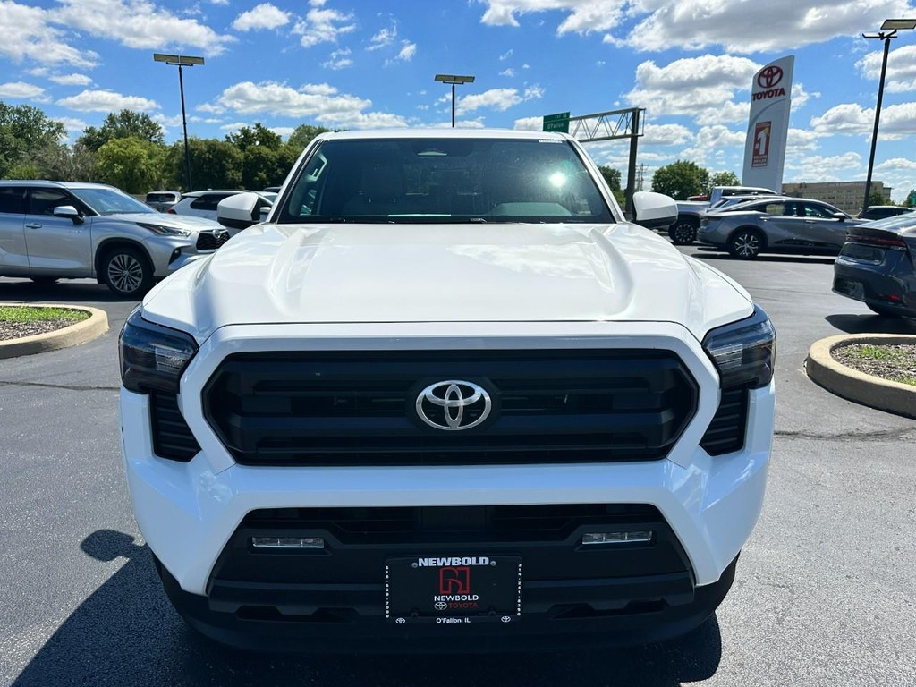 Toyota Tacoma 4WD Vehicle Full-screen Gallery Image 10