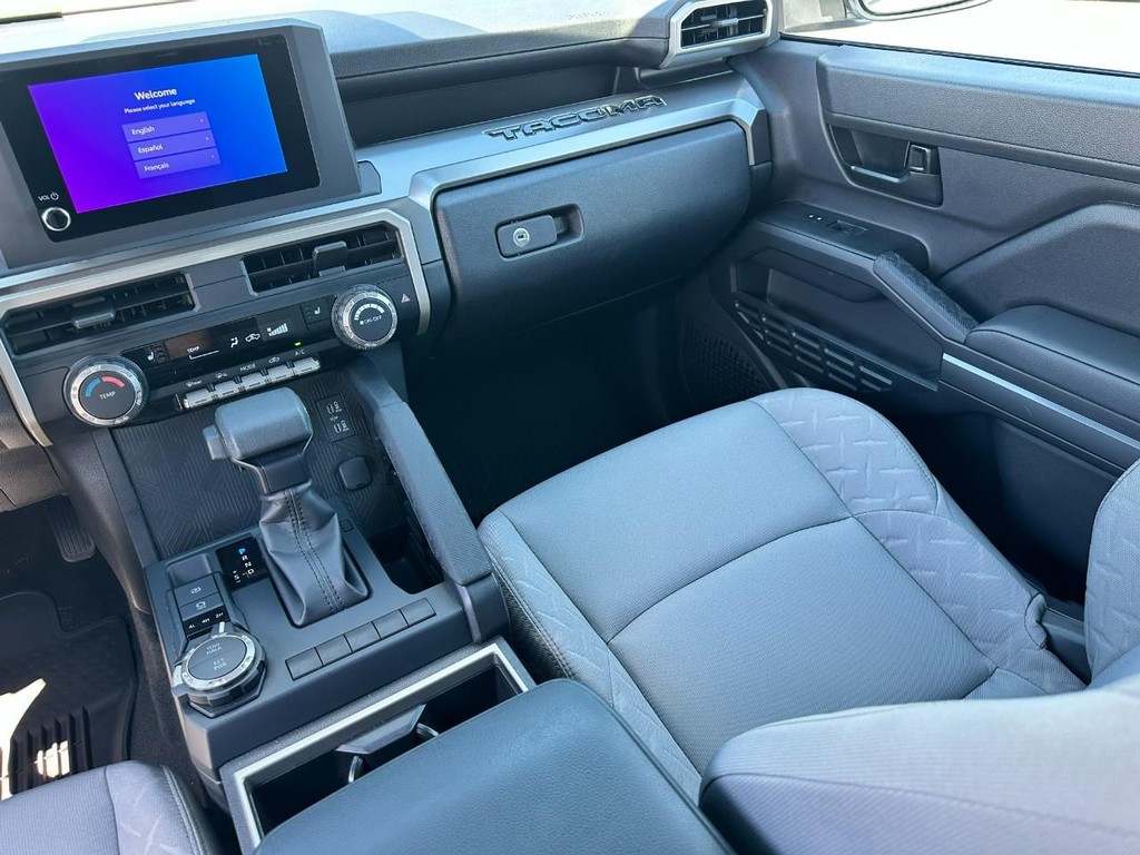 Toyota Tacoma 4WD Vehicle Full-screen Gallery Image 15