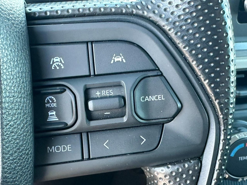 Toyota Tacoma 4WD Vehicle Full-screen Gallery Image 19
