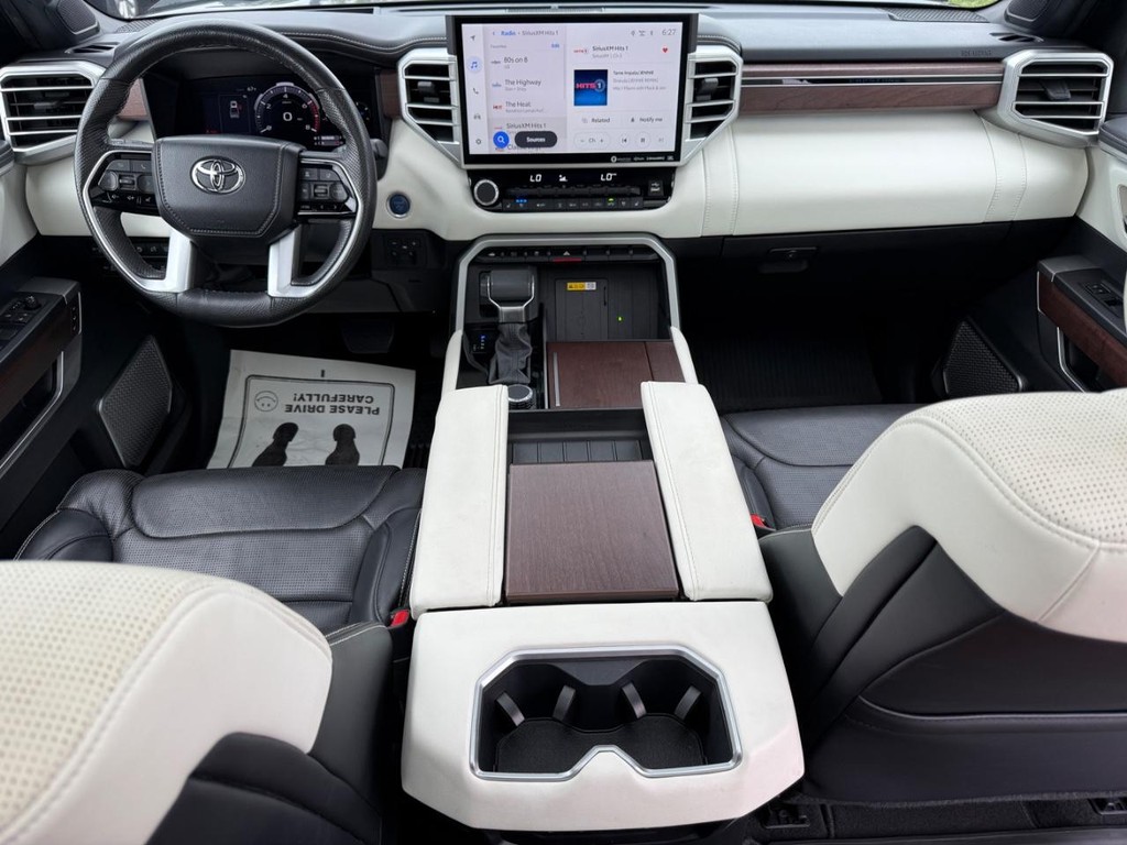 Toyota Tundra 4WD Vehicle Full-screen Gallery Image 03