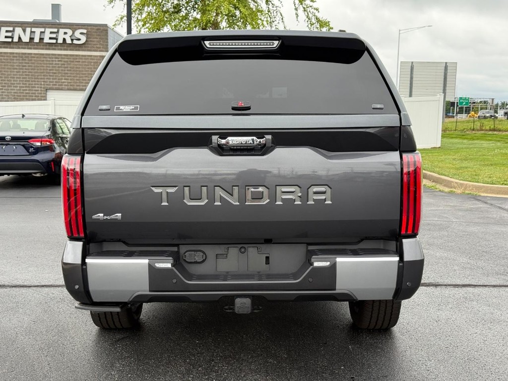 Toyota Tundra 4WD Vehicle Full-screen Gallery Image 05