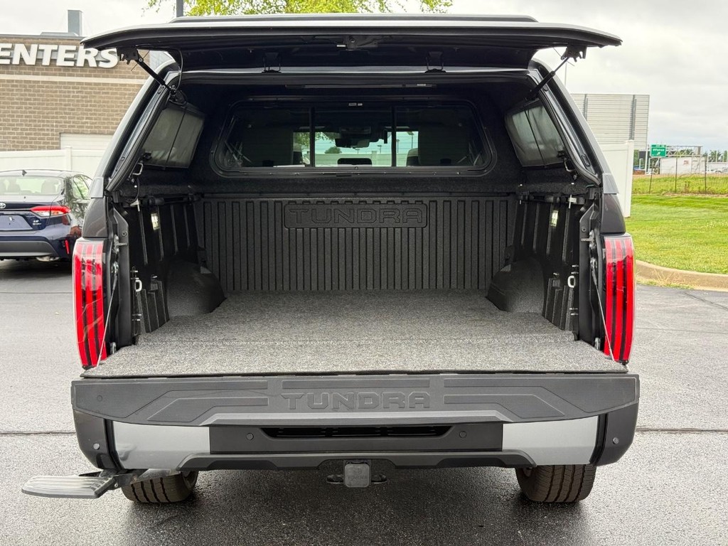 Toyota Tundra 4WD Vehicle Full-screen Gallery Image 07