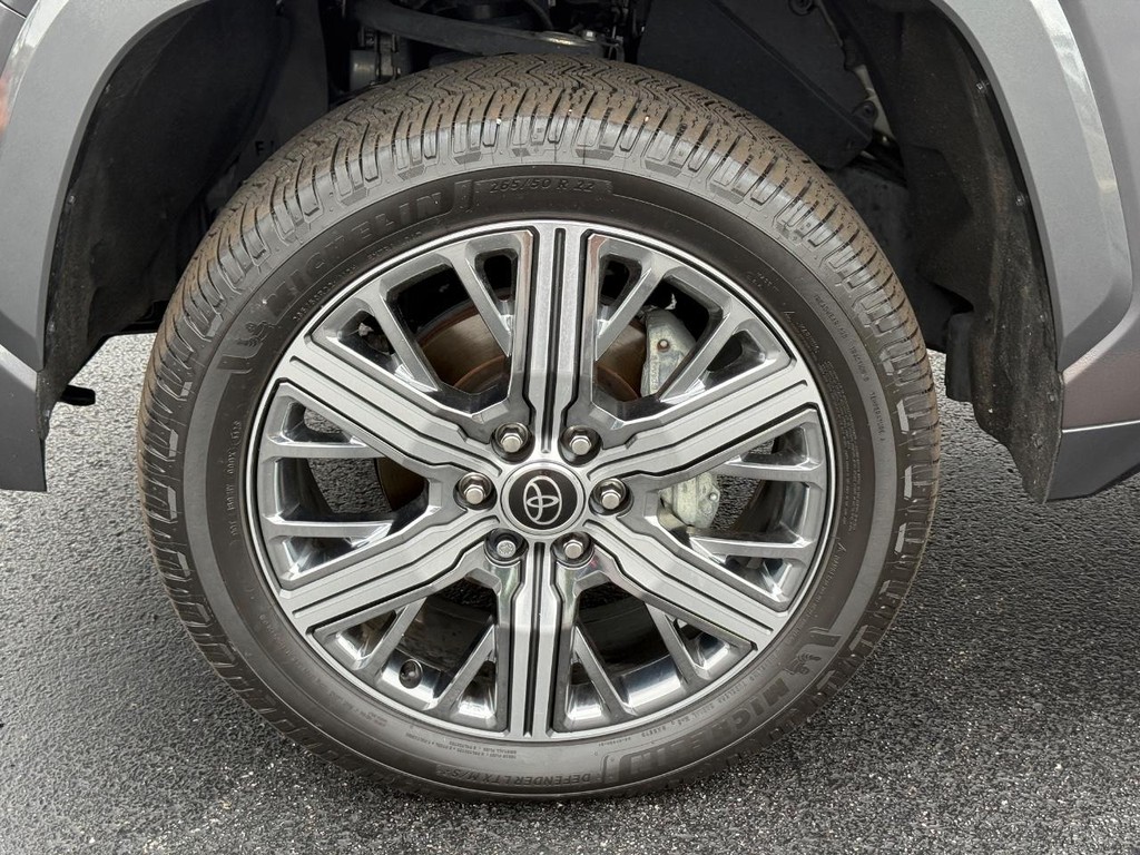 Toyota Tundra 4WD Vehicle Full-screen Gallery Image 08