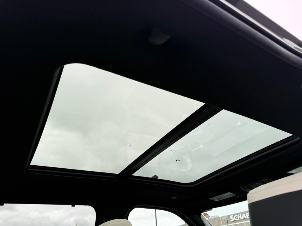 Toyota Tundra 4WD Vehicle Full-screen Gallery Image 12
