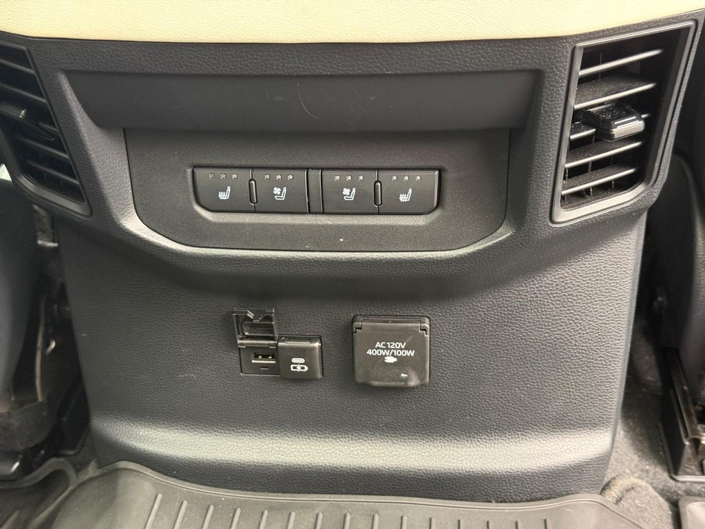Toyota Tundra 4WD Vehicle Full-screen Gallery Image 13