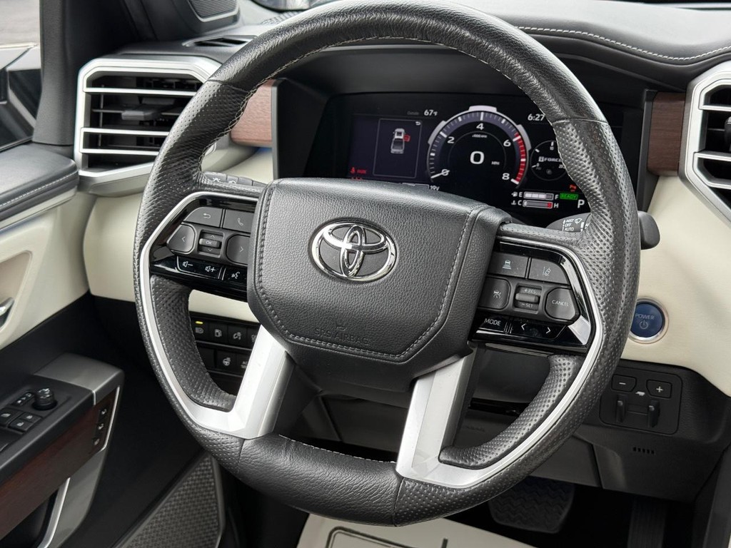 Toyota Tundra 4WD Vehicle Full-screen Gallery Image 14