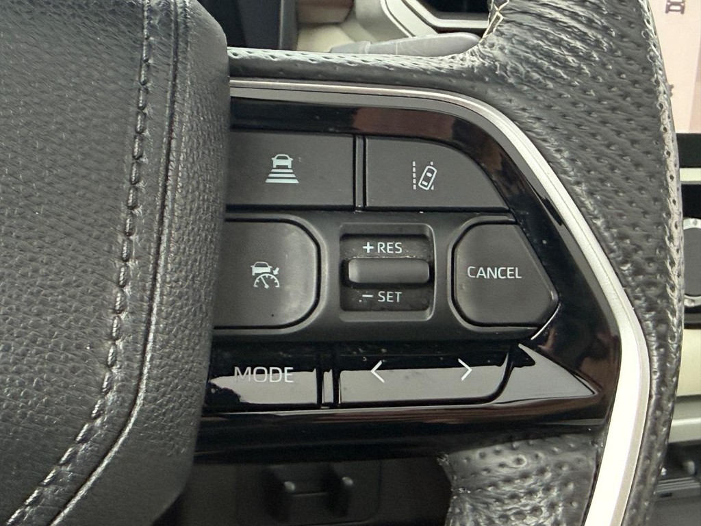 Toyota Tundra 4WD Vehicle Full-screen Gallery Image 16