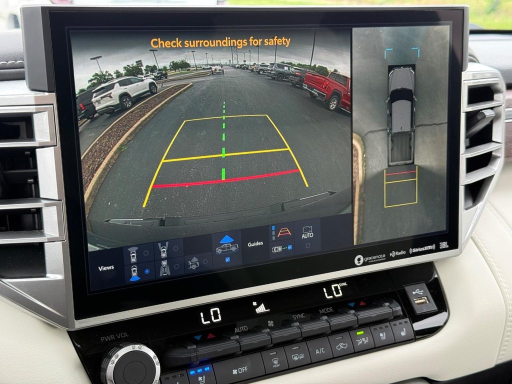 Toyota Tundra 4WD Vehicle Full-screen Gallery Image 19
