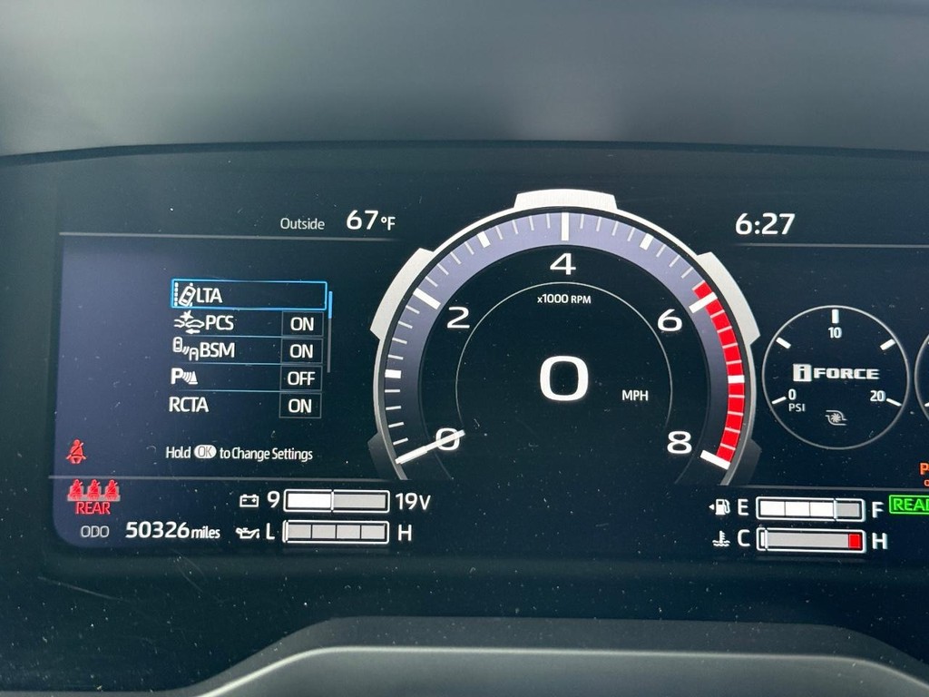 Toyota Tundra 4WD Vehicle Full-screen Gallery Image 23