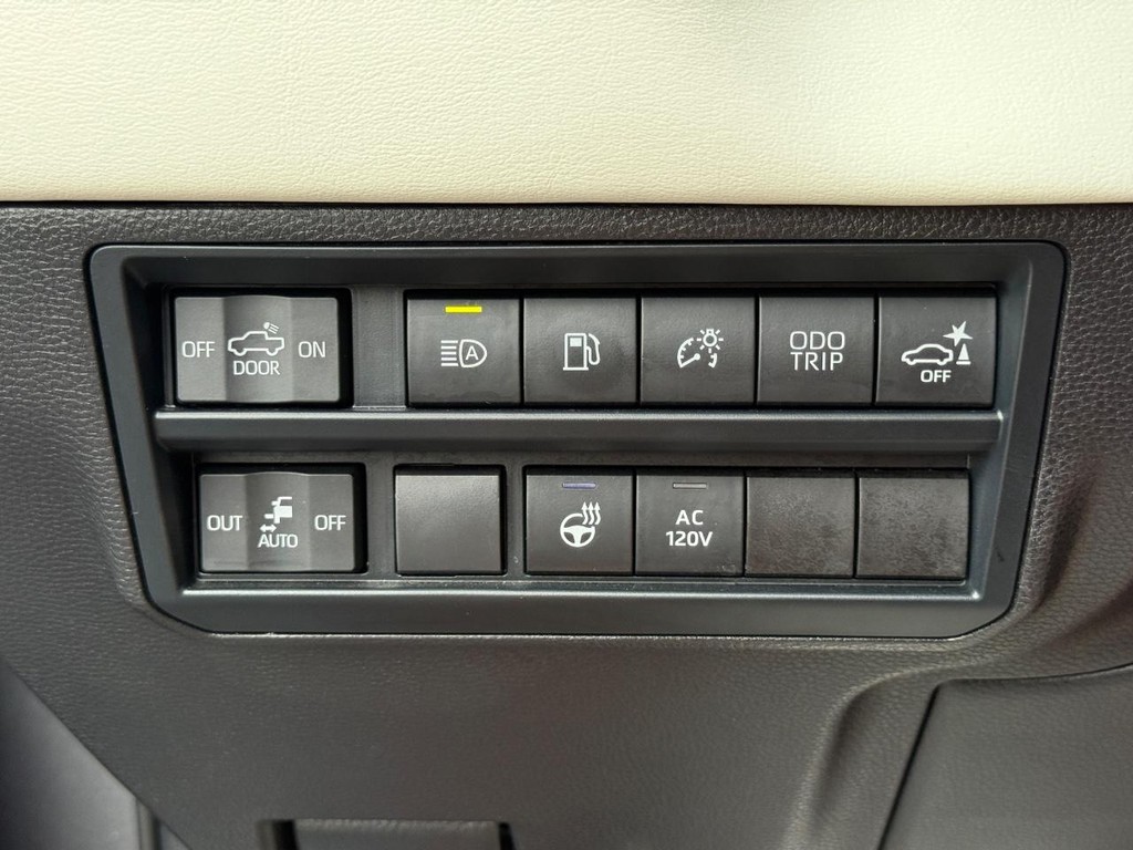 Toyota Tundra 4WD Vehicle Full-screen Gallery Image 24