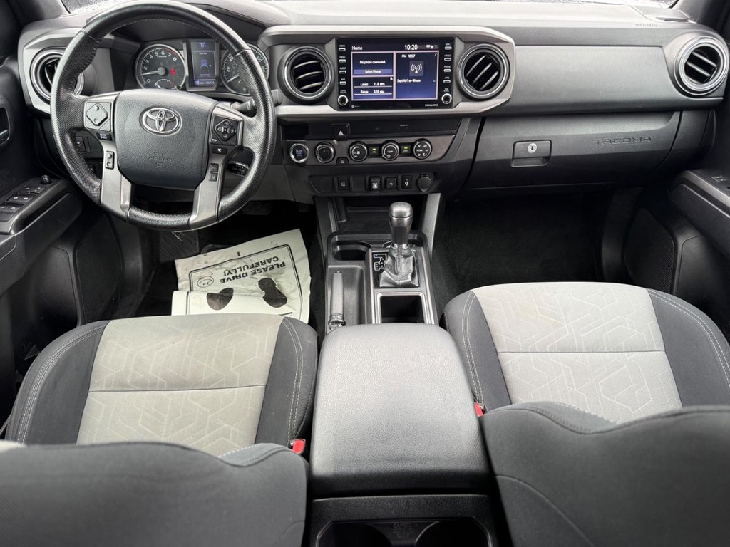 Toyota Tacoma 4WD Vehicle Full-screen Gallery Image 03