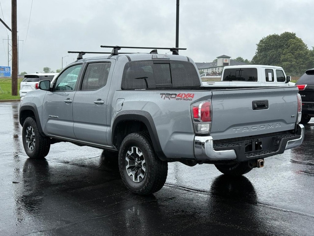 Toyota Tacoma 4WD Vehicle Full-screen Gallery Image 06