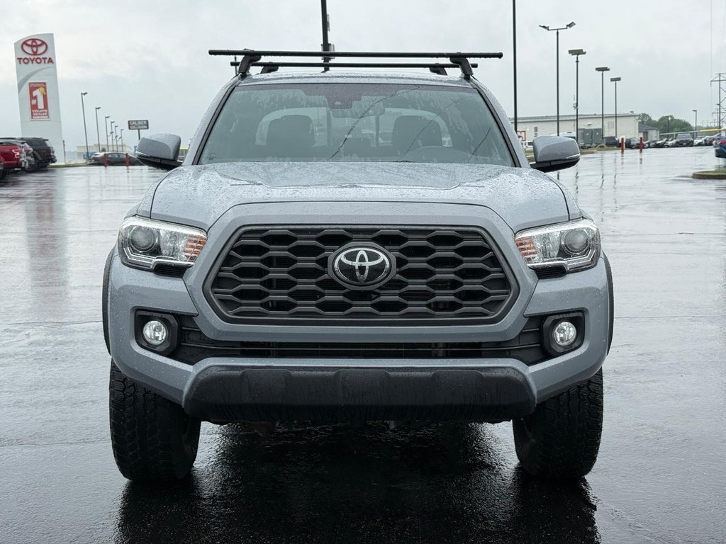 Toyota Tacoma 4WD Vehicle Full-screen Gallery Image 10