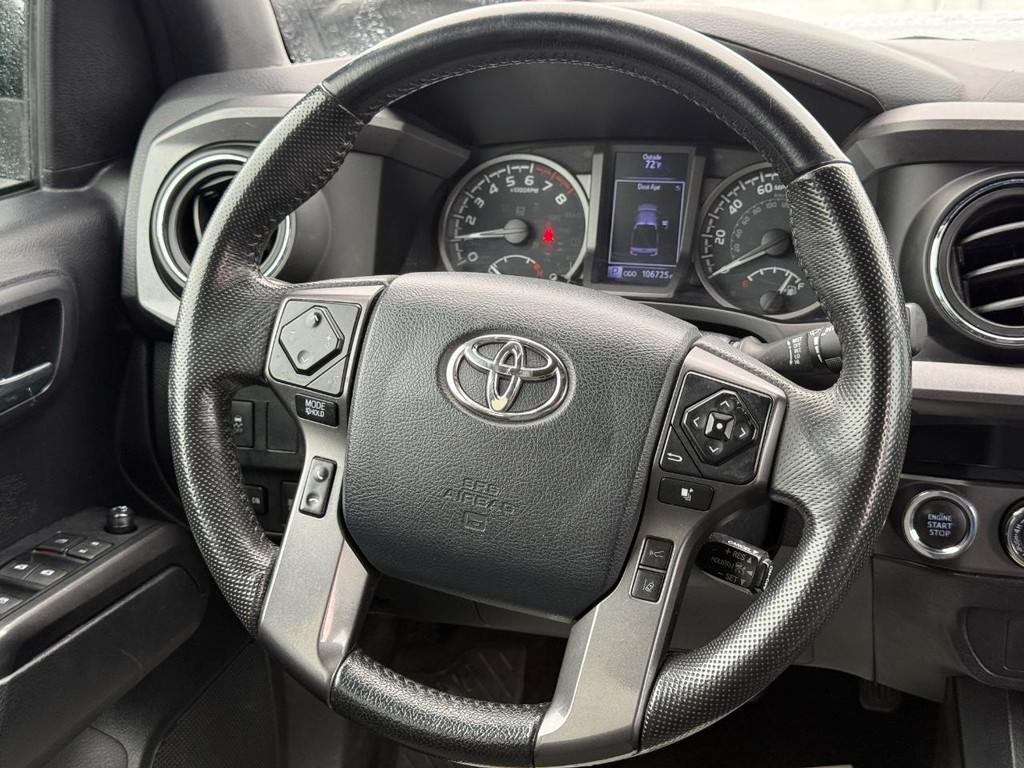 Toyota Tacoma 4WD Vehicle Full-screen Gallery Image 12