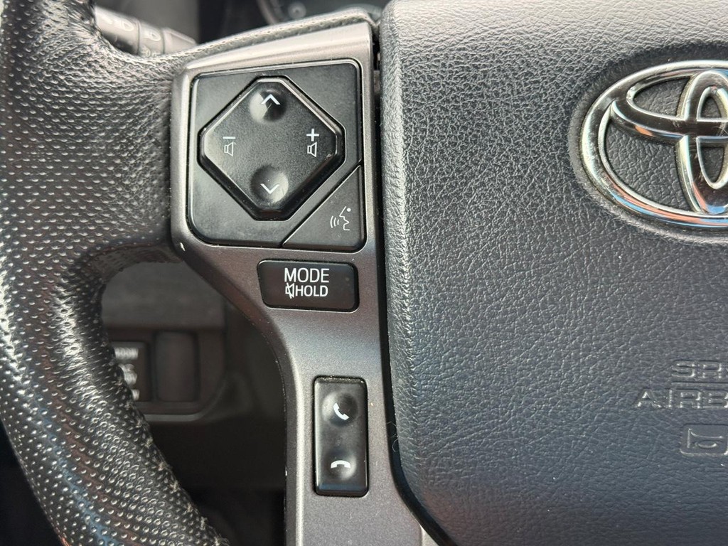 Toyota Tacoma 4WD Vehicle Full-screen Gallery Image 13